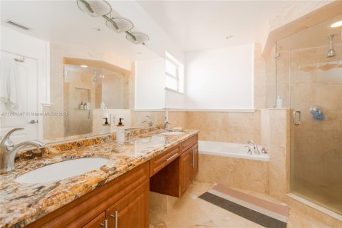 Casa en venta en Miami-Dade, Florida, 4 dormitorios, 201.41 m2 № 1940419 - foto 19
