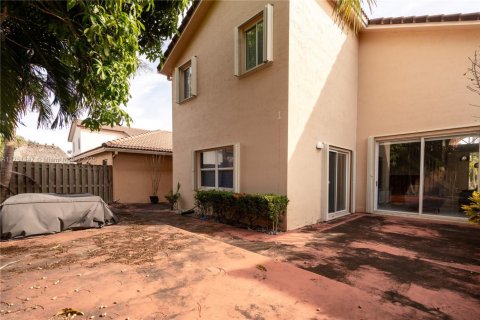 Casa en venta en Miami-Dade, Florida, 4 dormitorios, 201.41 m2 № 1940419 - foto 24