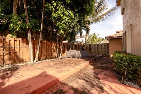 Casa en venta en Miami-Dade, Florida, 4 dormitorios, 201.41 m2 № 1940419 - foto 25