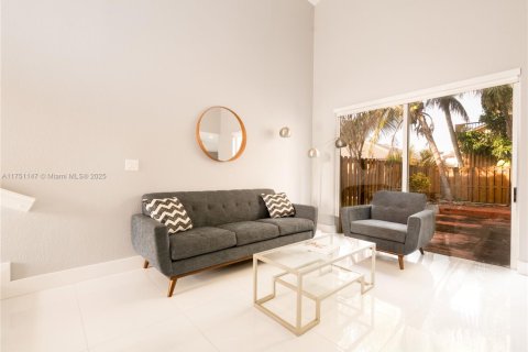 Casa en venta en Miami-Dade, Florida, 4 dormitorios, 201.41 m2 № 1940419 - foto 7