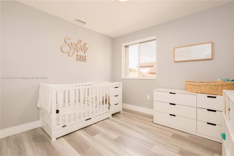 Casa en venta en Miami-Dade, Florida, 4 dormitorios, 201.41 m2 № 1940419 - foto 10