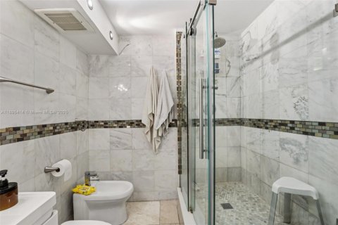 Condo in Miami Beach, Florida, 1 bedroom  № 1948046 - photo 21