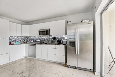 Condo in Miami Beach, Florida, 1 bedroom  № 1948046 - photo 4