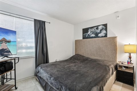 Condo in Miami Beach, Florida, 1 bedroom  № 1948046 - photo 24