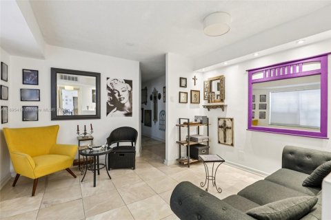 Condo in Miami Beach, Florida, 1 bedroom  № 1948046 - photo 14
