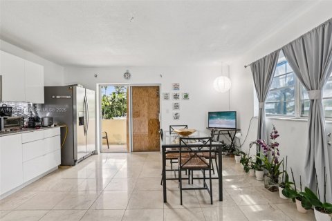 Condo in Miami Beach, Florida, 1 bedroom  № 1948046 - photo 8