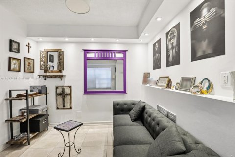 Condo in Miami Beach, Florida, 1 bedroom  № 1948046 - photo 10