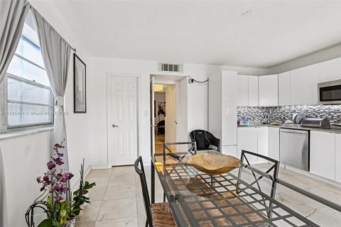 Condo in Miami Beach, Florida, 1 bedroom  № 1948046 - photo 9