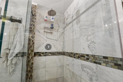 Condo in Miami Beach, Florida, 1 bedroom  № 1948046 - photo 23