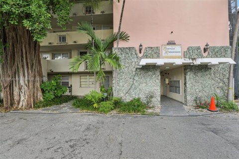 Condo in Miami Beach, Florida, 1 bedroom  № 1948046 - photo 2