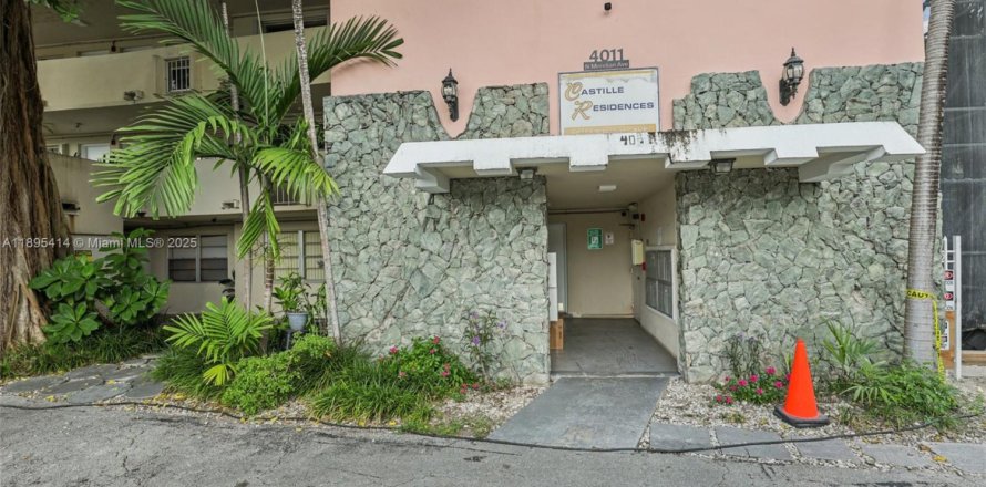 Condo in Miami Beach, Florida, 1 bedroom  № 1948046