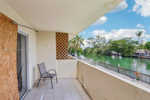 Condo in Miami Beach, Florida, 1 bedroom  № 1948046 - photo 29