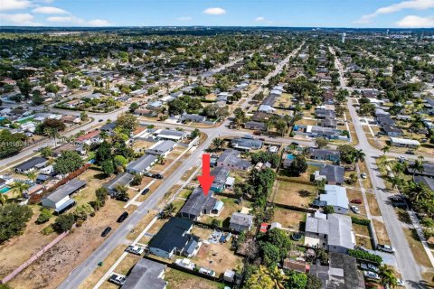 Casa en venta en Homestead, Florida, 3 dormitorios, 174.28 m2 № 2026205 - foto 11