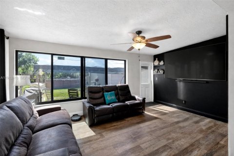 Casa en venta en Homestead, Florida, 3 dormitorios, 174.28 m2 № 2026205 - foto 12