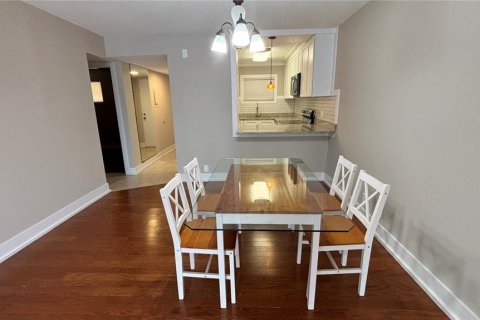 Condo in Sarasota, Florida, 2 bedrooms  № 1734369 - photo 9