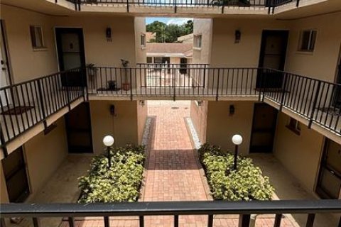 Condo in Sarasota, Florida, 2 bedrooms  № 1734369 - photo 27