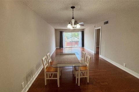 Condo in Sarasota, Florida, 2 bedrooms  № 1734369 - photo 7