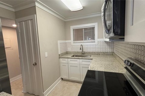 Condo in Sarasota, Florida, 2 bedrooms  № 1734369 - photo 6