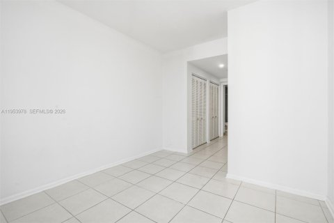 Condominio en alquiler en Miami, Florida, 3 dormitorios, 138.7 m2 № 2009654 - foto 18