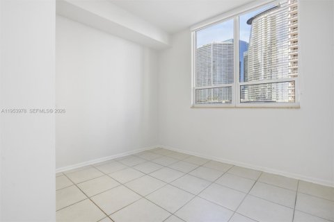 Condominio en alquiler en Miami, Florida, 3 dormitorios, 138.7 m2 № 2009654 - foto 25