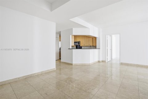 Condominio en alquiler en Miami, Florida, 3 dormitorios, 138.7 m2 № 2009654 - foto 4