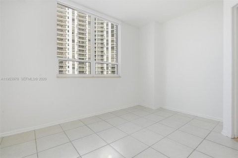 Condominio en alquiler en Miami, Florida, 3 dormitorios, 138.7 m2 № 2009654 - foto 23