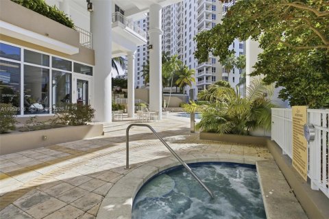 Condominio en alquiler en Miami, Florida, 3 dormitorios, 138.7 m2 № 2009654 - foto 30