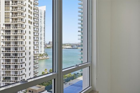 Condominio en alquiler en Miami, Florida, 3 dormitorios, 138.7 m2 № 2009654 - foto 27