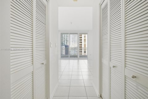 Condominio en alquiler en Miami, Florida, 3 dormitorios, 138.7 m2 № 2009654 - foto 16