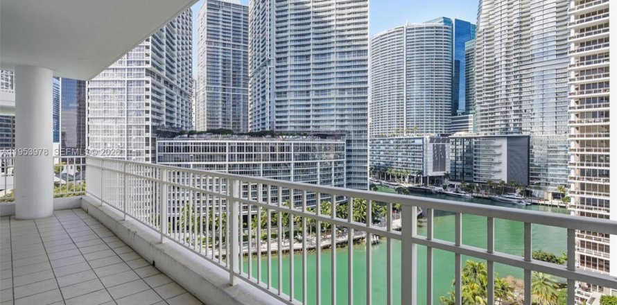 Condominio en Miami, Florida, 3 dormitorios  № 2009654