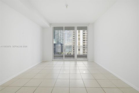 Condominio en alquiler en Miami, Florida, 3 dormitorios, 138.7 m2 № 2009654 - foto 12