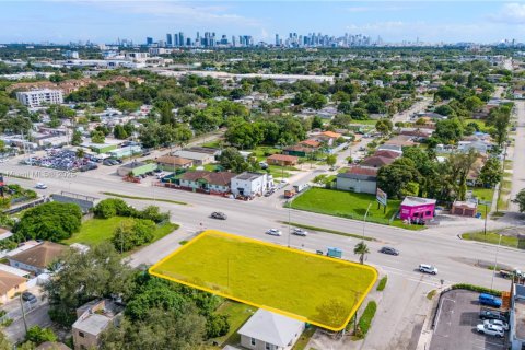 Купить коммерческую недвижимость в Майами, Флорида № 2015406 - фото 3