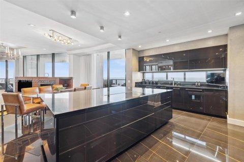 Condo in Sunny Isles Beach, Florida, 3 bedrooms  № 2004779 - photo 7