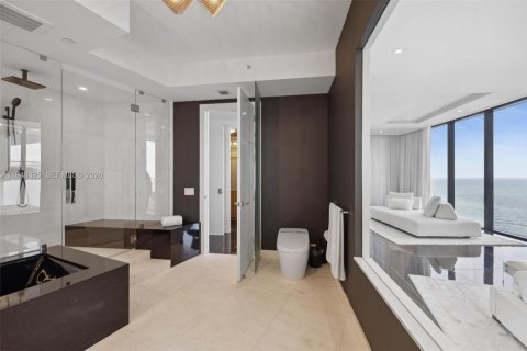 Condo in Sunny Isles Beach, Florida, 3 bedrooms  № 2004779 - photo 13