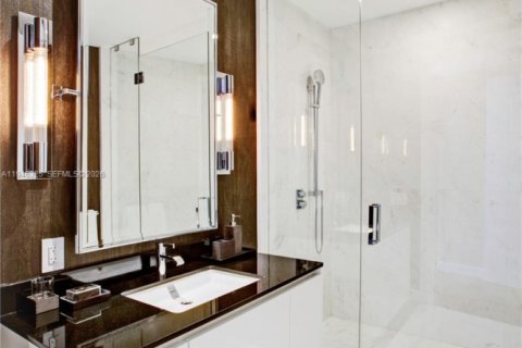 Condo in Sunny Isles Beach, Florida, 3 bedrooms  № 2004779 - photo 25