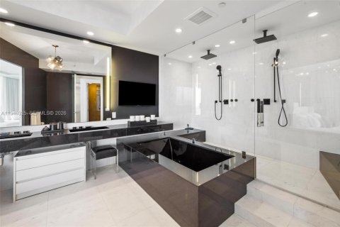 Condo in Sunny Isles Beach, Florida, 3 bedrooms  № 2004779 - photo 15