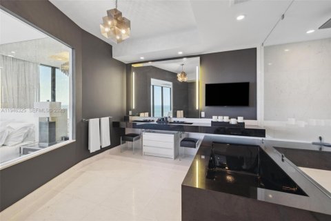 Condo in Sunny Isles Beach, Florida, 3 bedrooms  № 2004779 - photo 14