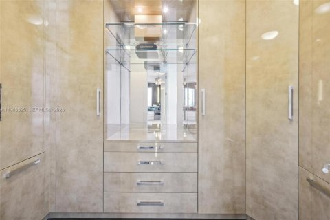 Condo in Sunny Isles Beach, Florida, 3 bedrooms  № 2004779 - photo 17