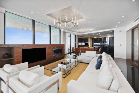 Condo in Sunny Isles Beach, Florida, 3 bedrooms  № 2004779 - photo 2