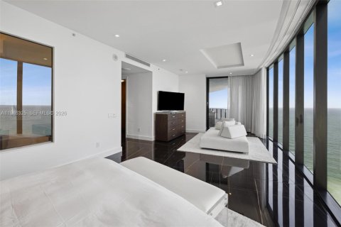 Condo in Sunny Isles Beach, Florida, 3 bedrooms  № 2004779 - photo 11