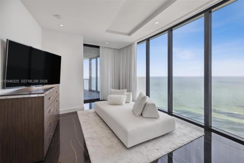Condo in Sunny Isles Beach, Florida, 3 bedrooms  № 2004779 - photo 12
