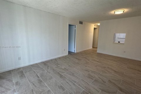 Copropriété à louer à Miami, Floride: 1 chambre, 66.15 m2 № 1799136 - photo 3