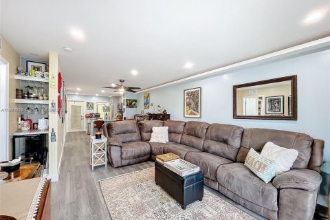 Condominio en venta en Hallandale Beach, Florida, 2 dormitorios, 97.55 m2 № 1774204 - foto 10