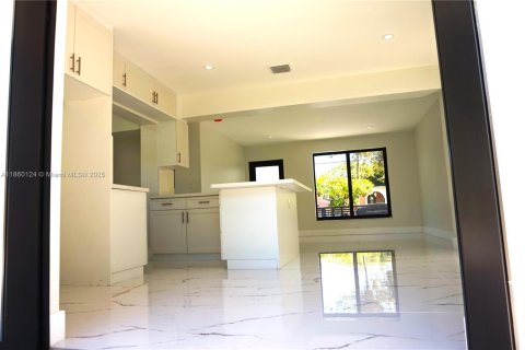 Купить виллу или дом в Майами, Флорида 2 спальни, 106.56м2, № 1886582 - фото 16