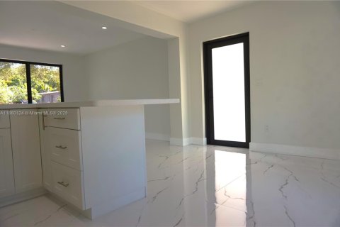 Купить виллу или дом в Майами, Флорида 2 спальни, 106.56м2, № 1886582 - фото 13