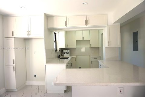 Купить виллу или дом в Майами, Флорида 2 спальни, 106.56м2, № 1886582 - фото 14