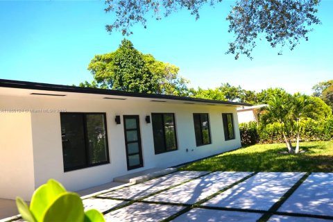 Купить виллу или дом в Майами, Флорида 2 спальни, 106.56м2, № 1886582 - фото 4