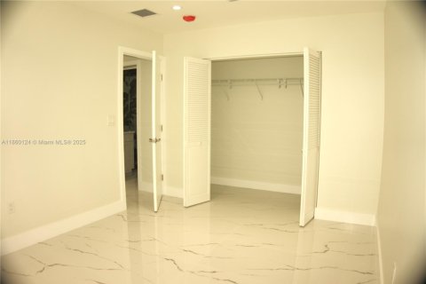 Купить виллу или дом в Майами, Флорида 2 спальни, 106.56м2, № 1886582 - фото 19