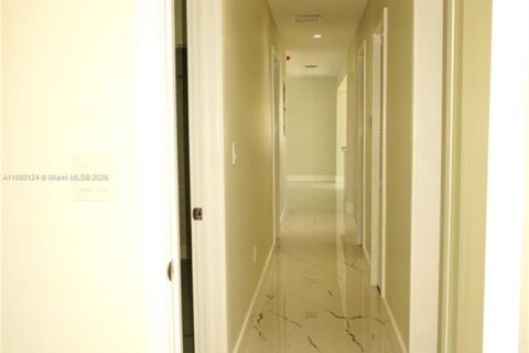 Купить виллу или дом в Майами, Флорида 2 спальни, 106.56м2, № 1886582 - фото 17