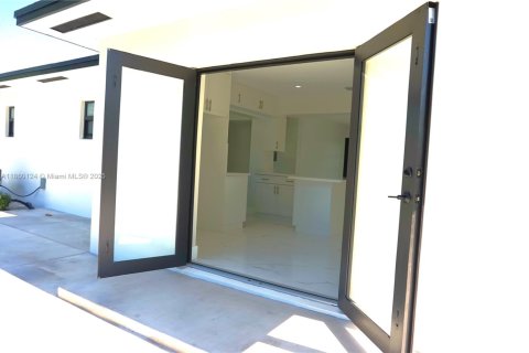 Купить виллу или дом в Майами, Флорида 2 спальни, 106.56м2, № 1886582 - фото 15